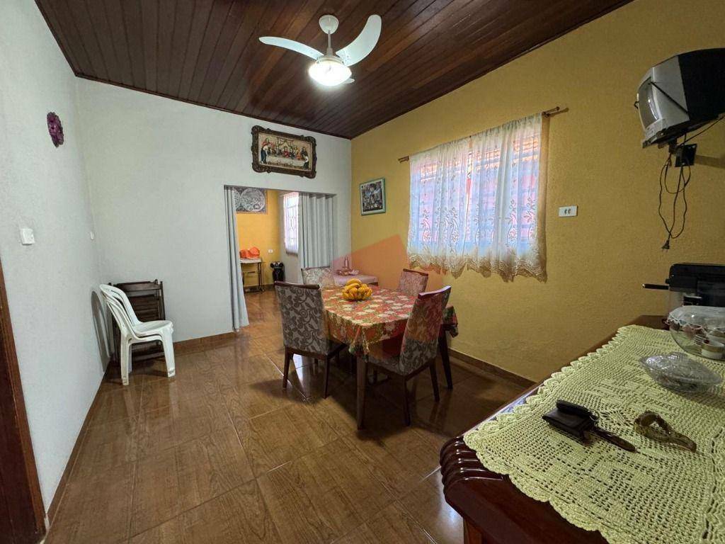Casa à venda com 5 quartos, 200m² - Foto 26