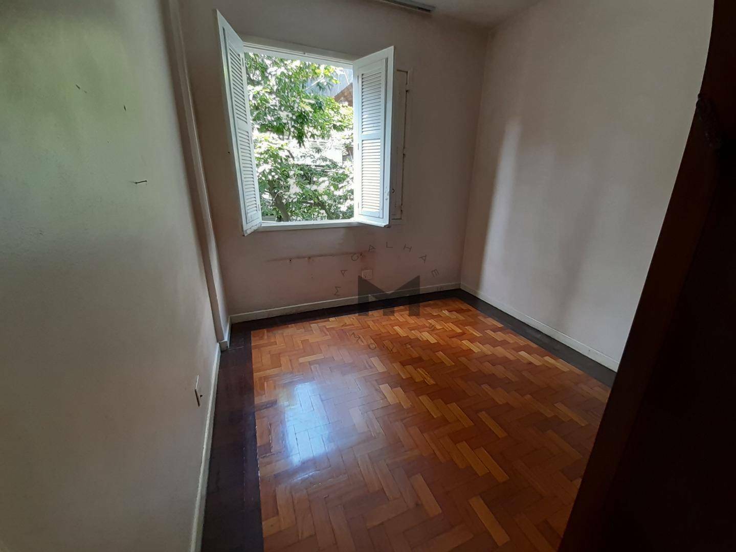 Apartamento à venda com 3 quartos, 140m² - Foto 4