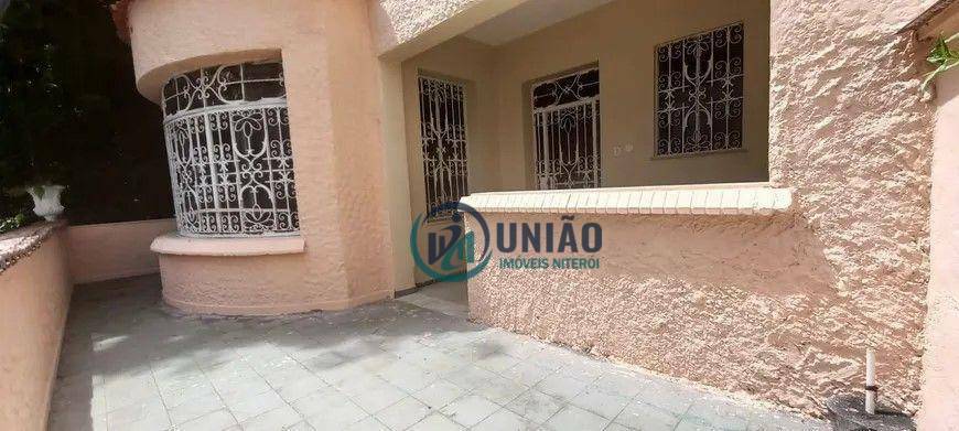 Casa à venda com 5 quartos, 276m² - Foto 1