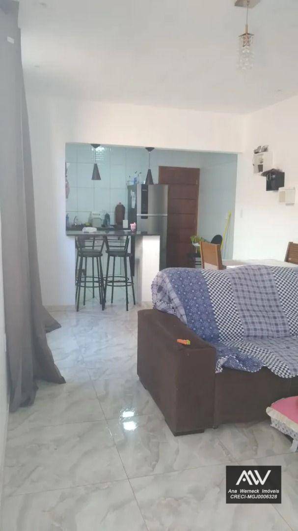 Casa à venda com 5 quartos, 180m² - Foto 1