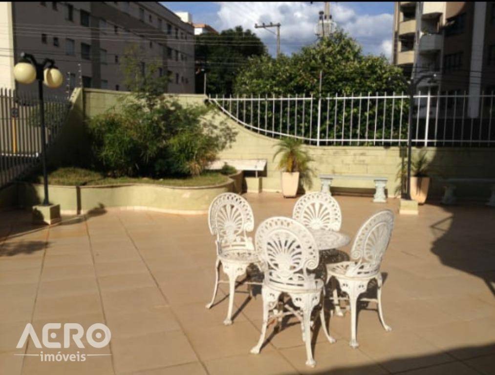 Apartamento à venda com 2 quartos, 72m² - Foto 2