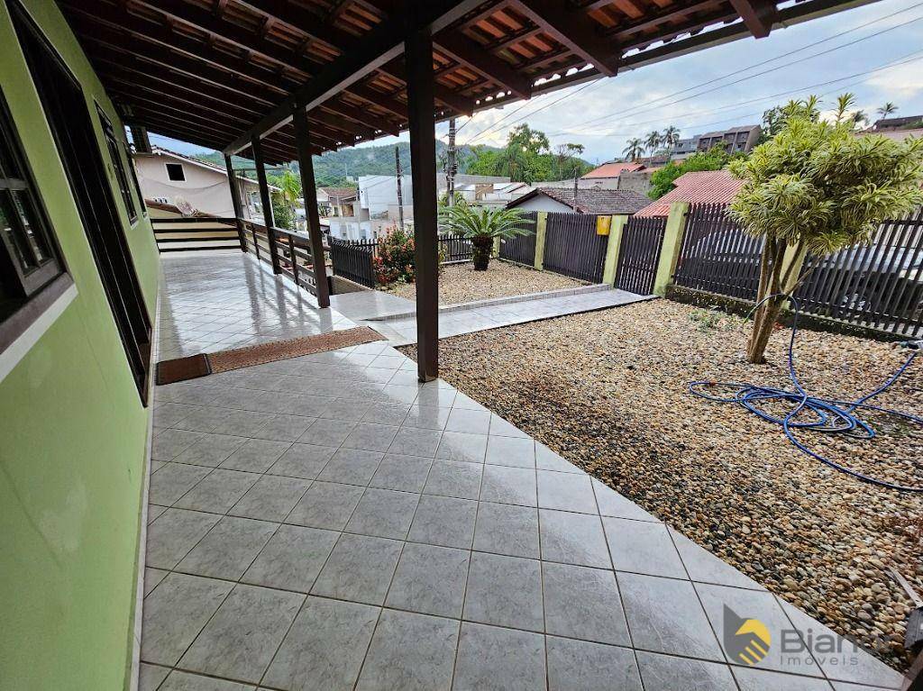 Casa à venda com 3 quartos, 200m² - Foto 4