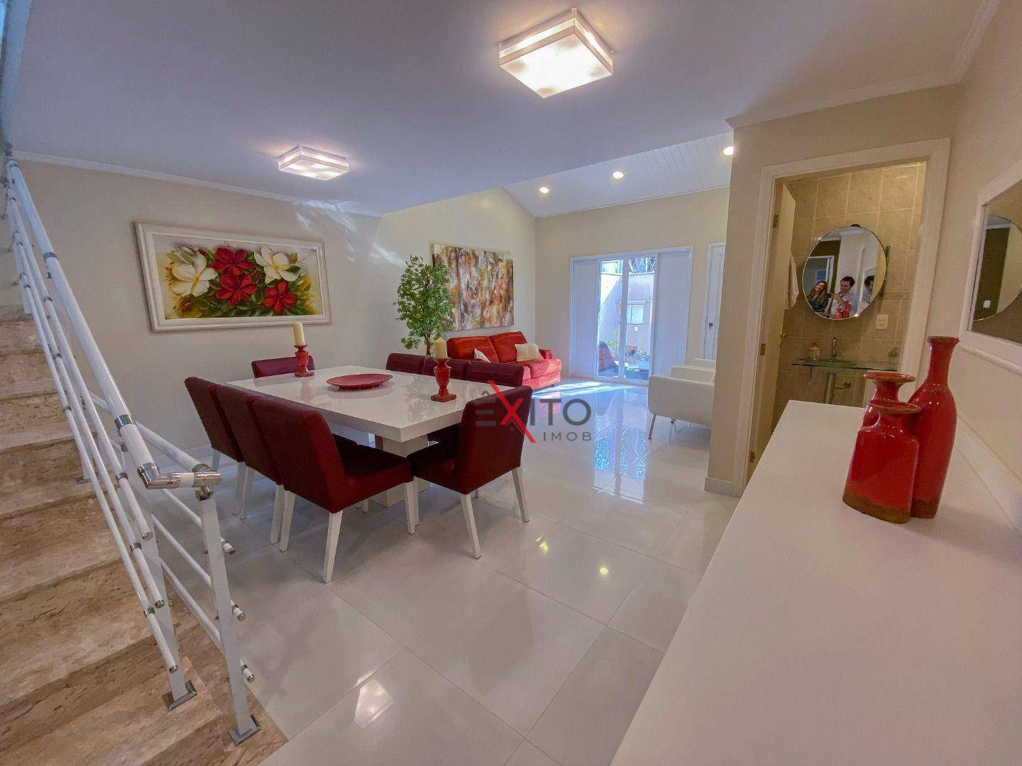 Casa à venda com 4 quartos, 349m² - Foto 1