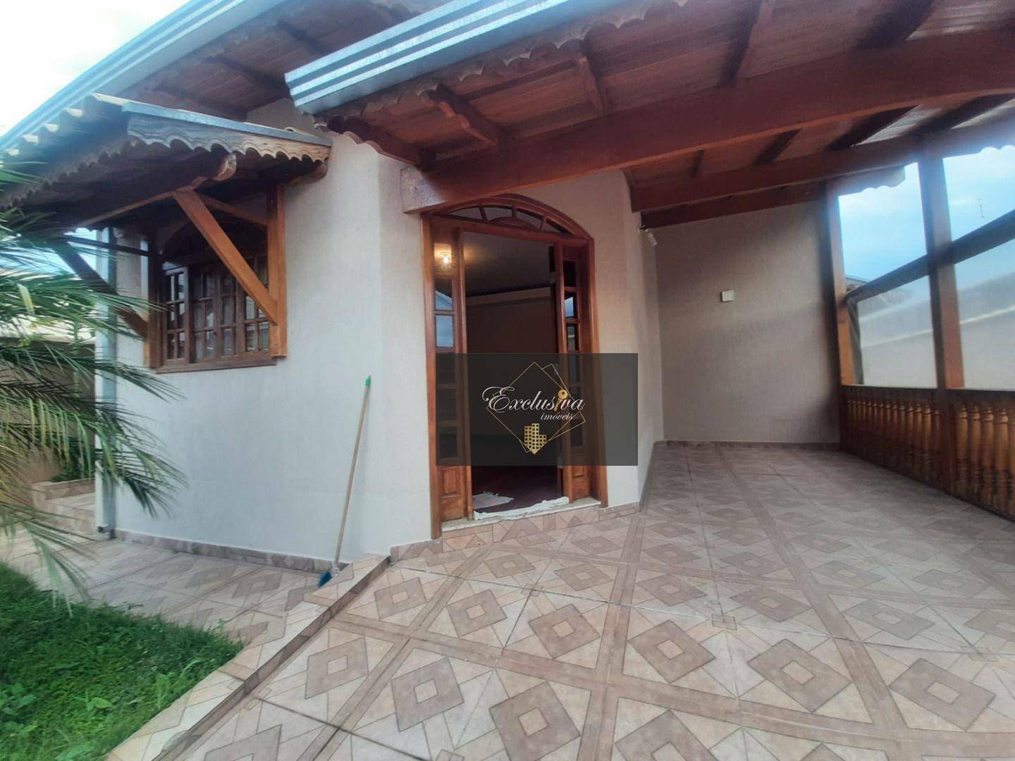 Casa, 3 quartos, 244 m² - Foto 1