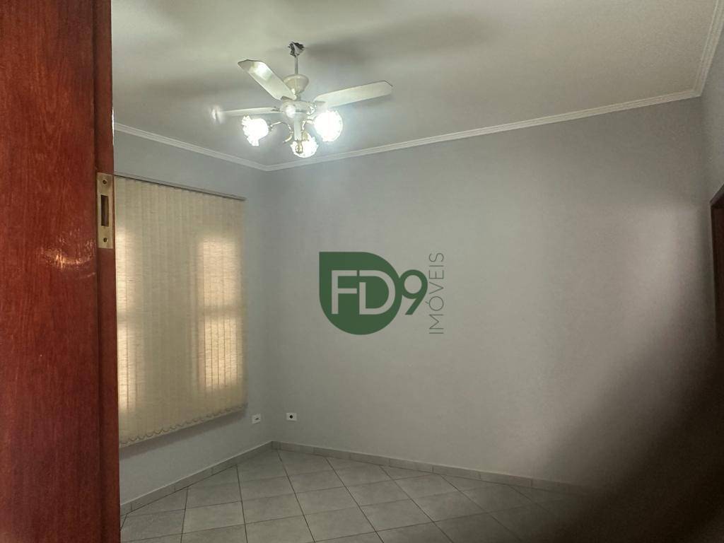 Casa à venda com 2 quartos, 122m² - Foto 2