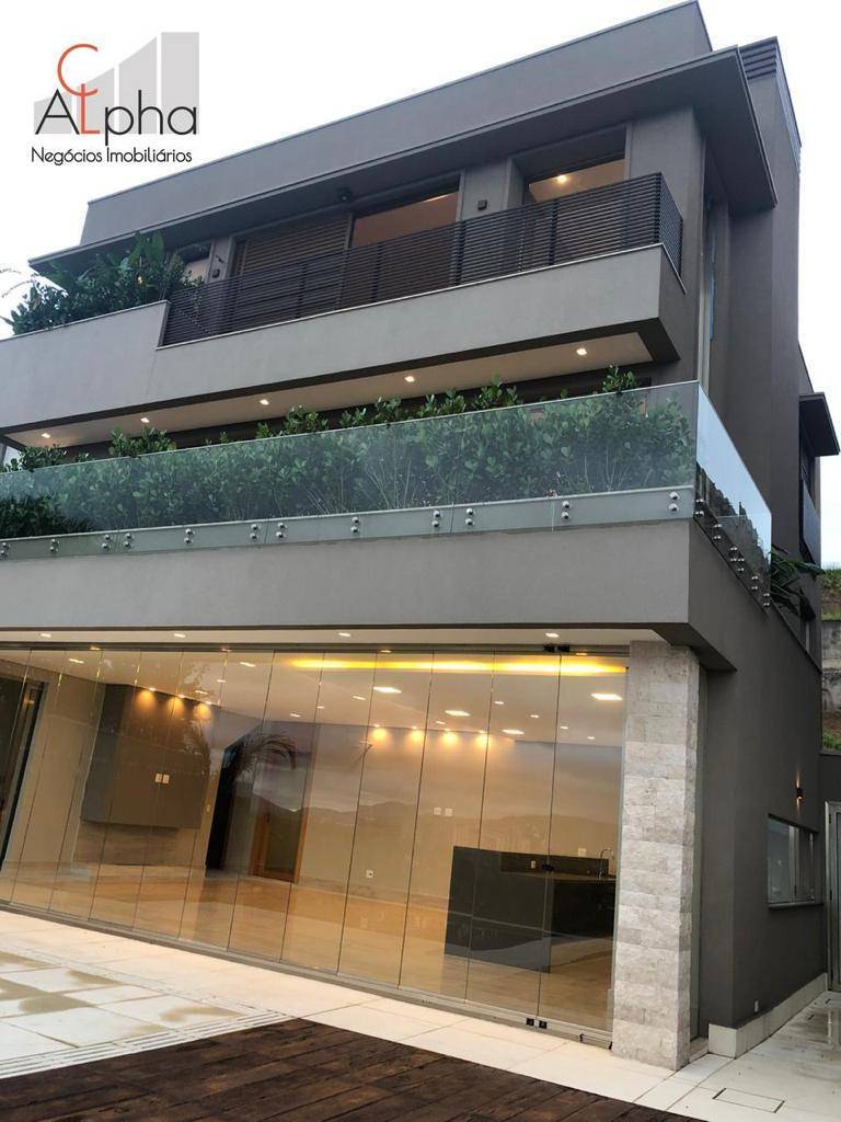 Sobrado à venda com 4 quartos, 575m² - Foto 1