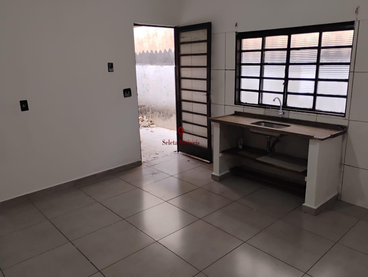 Casa para alugar com 2 quartos, 100m² - Foto 1