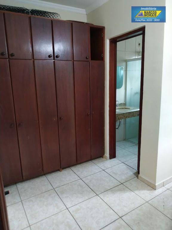 Casa à venda com 4 quartos, 180m² - Foto 13