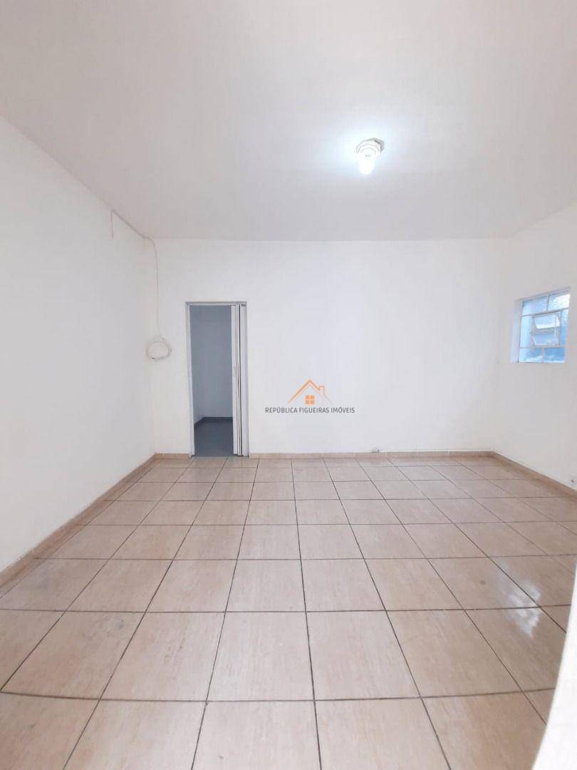 Casa para alugar com 3 quartos, 100m² - Foto 11