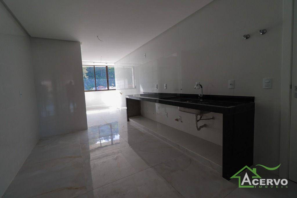 Apartamento à venda com 4 quartos, 225m² - Foto 13