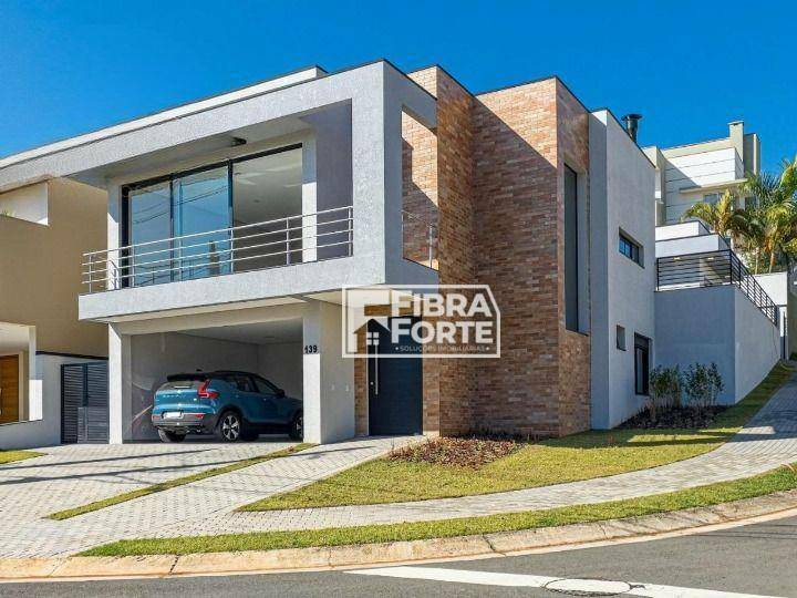 Casa de Condomínio à venda com 4 quartos, 250m² - Foto 1