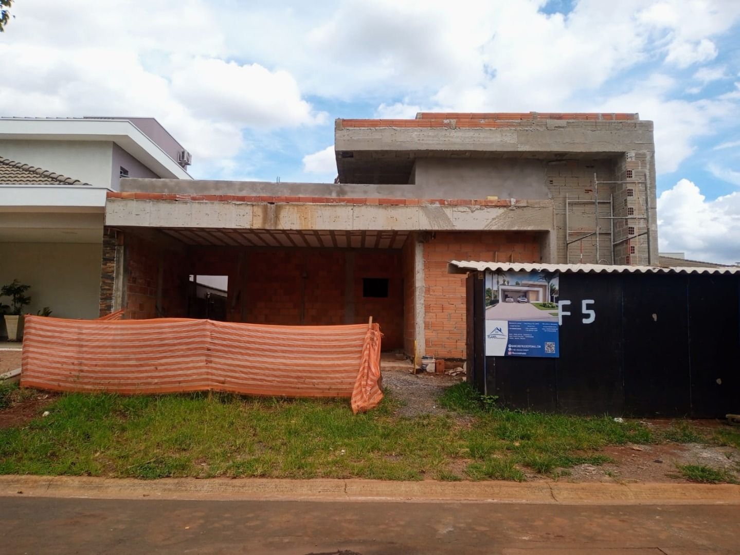 Casa de Condomínio à venda com 3 quartos, 239m² - Foto 5