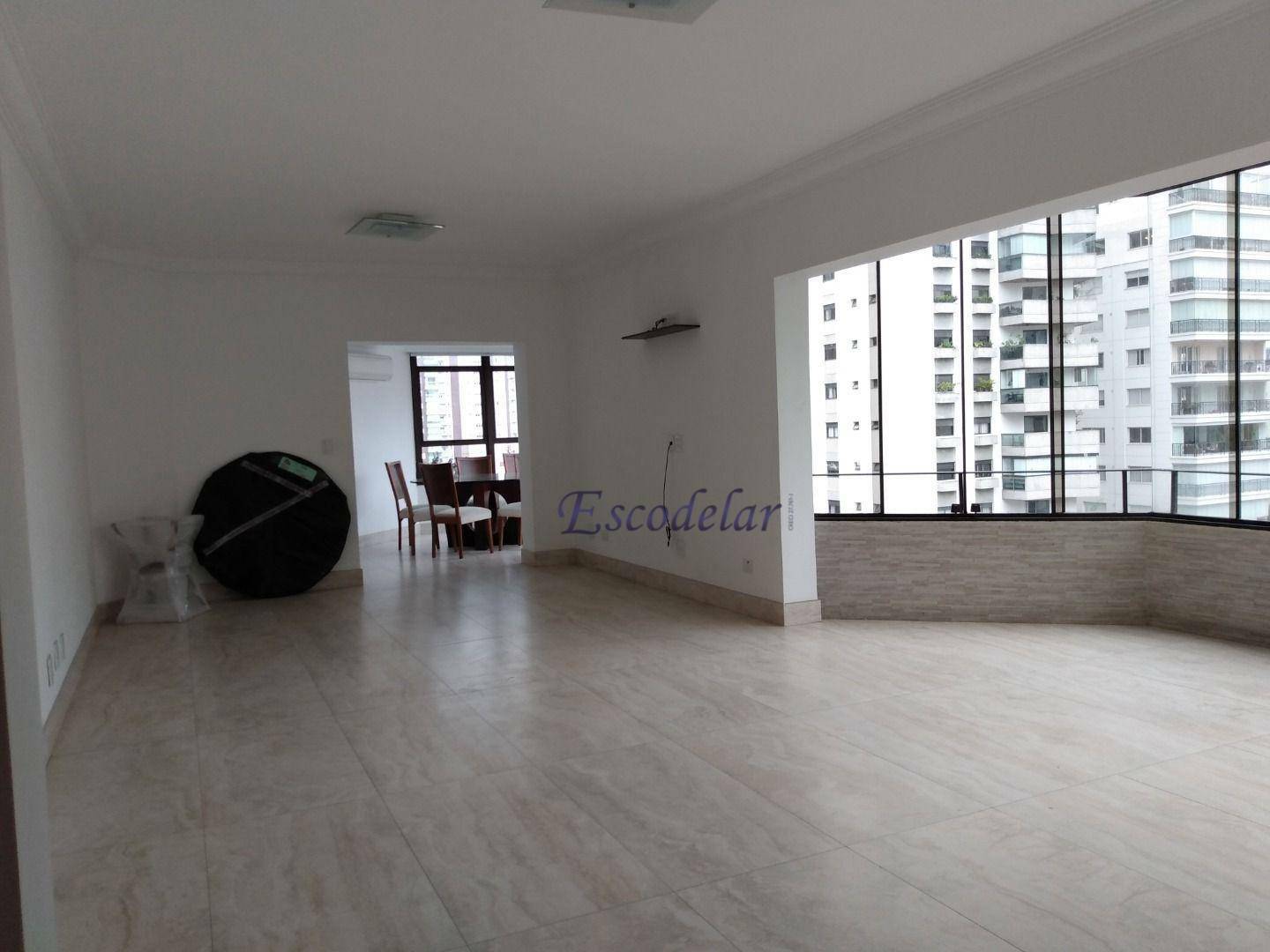 Apartamento à venda com 4 quartos, 202m² - Foto 2