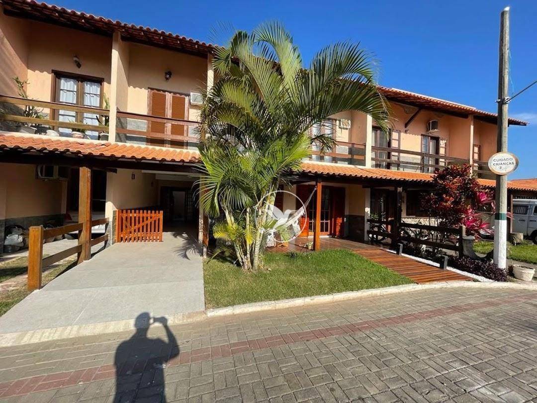 Casa de Condomínio à venda com 3 quartos, 220m² - Foto 1