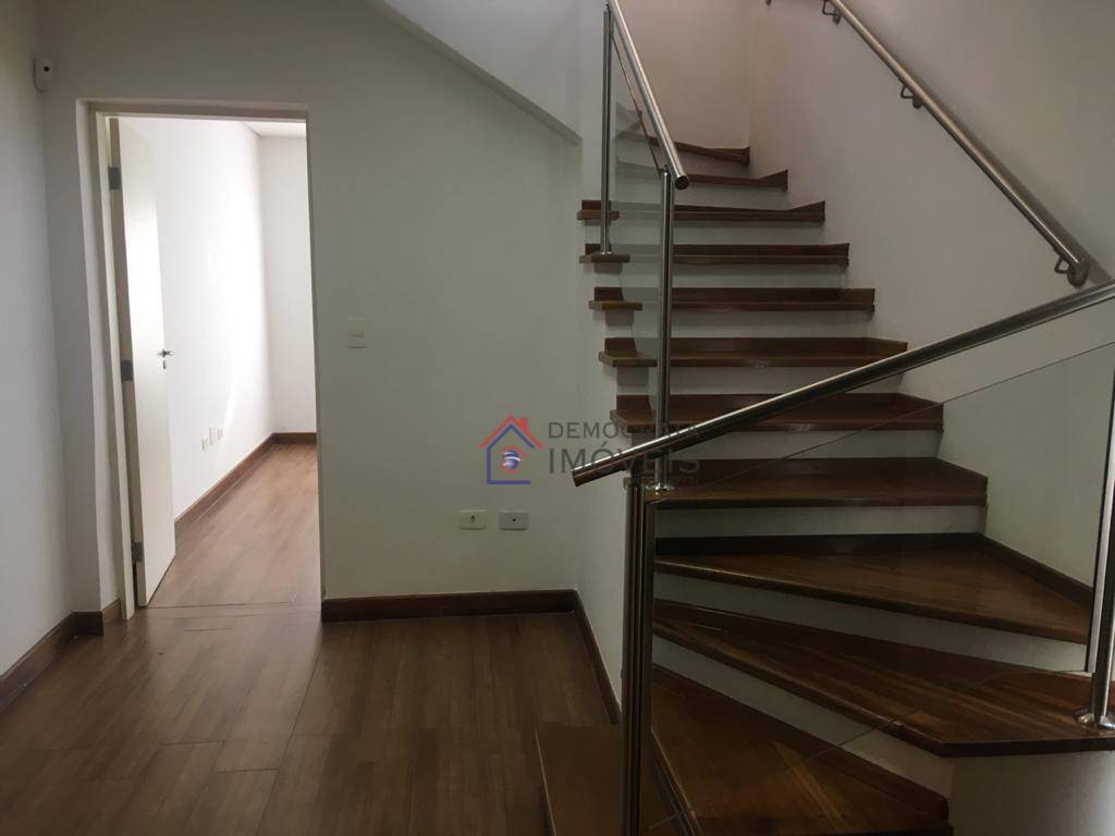 Sobrado à venda e aluguel com 3 quartos, 121m² - Foto 1