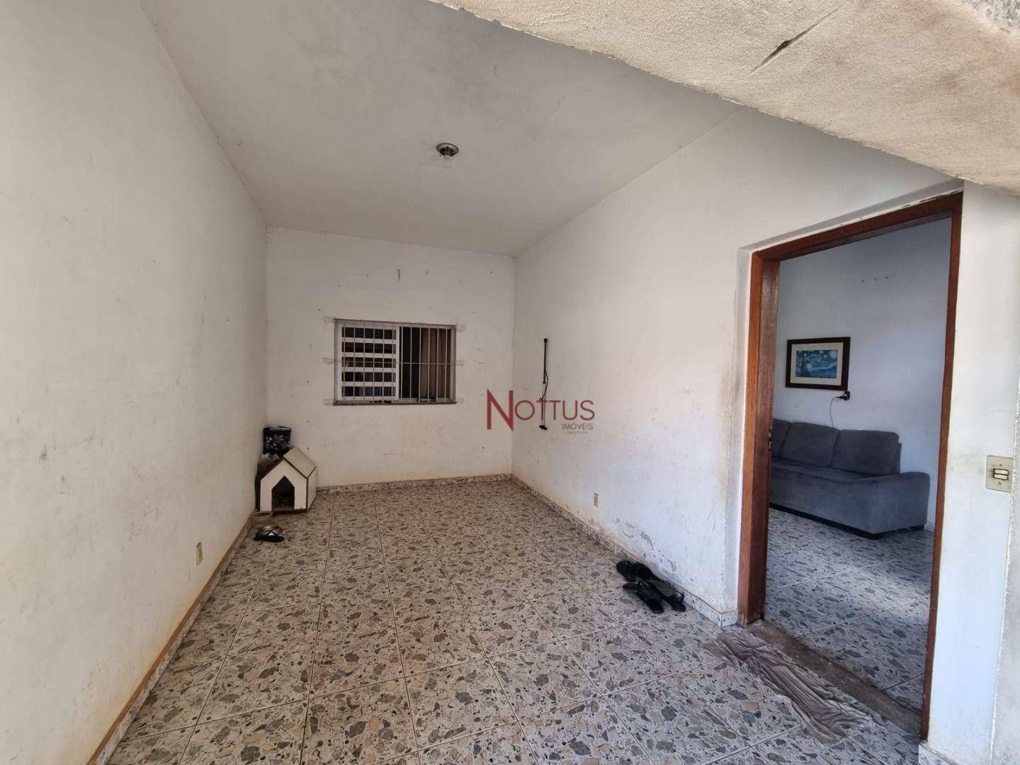 Casa à venda com 3 quartos, 225m² - Foto 4