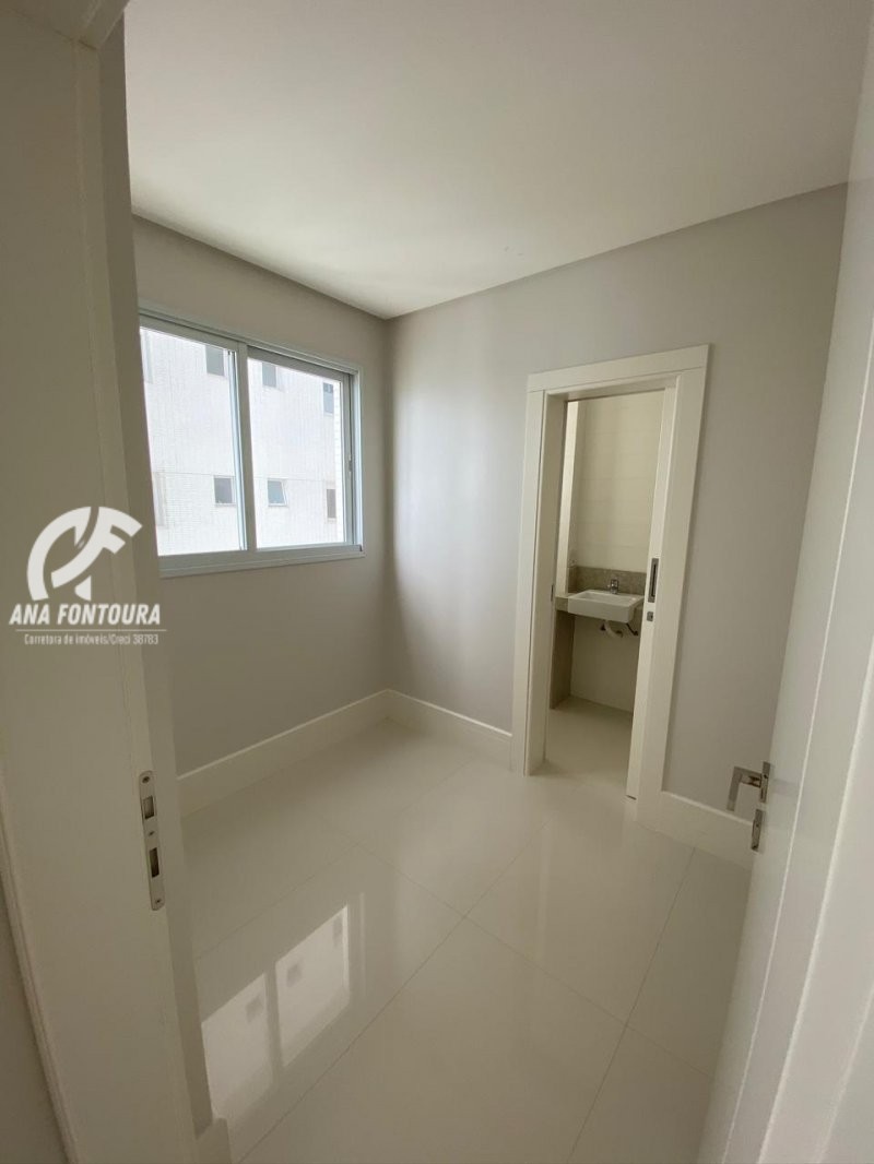 Apartamento à venda com 4 quartos, 237m² - Foto 9