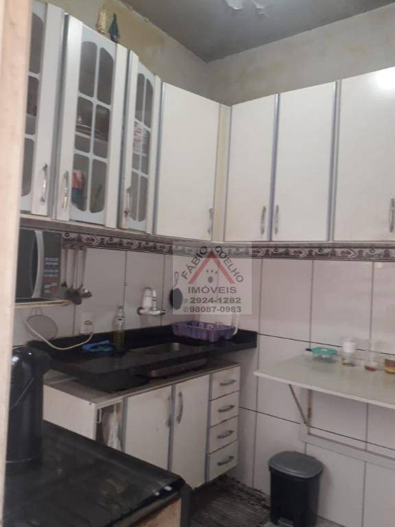 Casa à venda com 2 quartos, 90m² - Foto 11