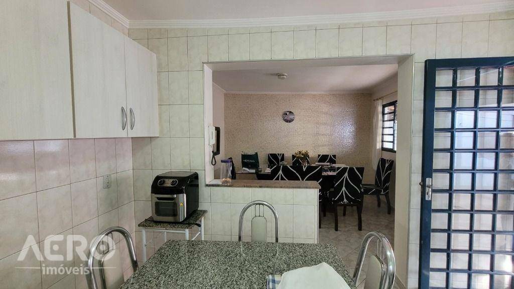 Casa à venda com 2 quartos, 214m² - Foto 5