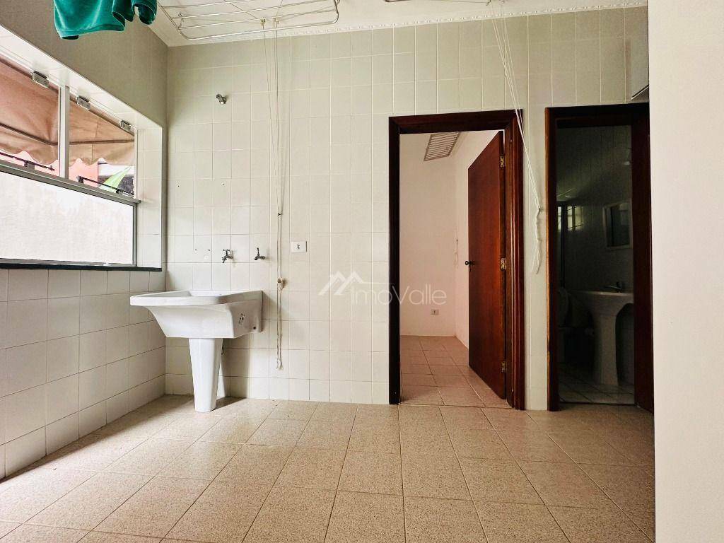 Casa de Condomínio para alugar com 4 quartos, 400m² - Foto 11