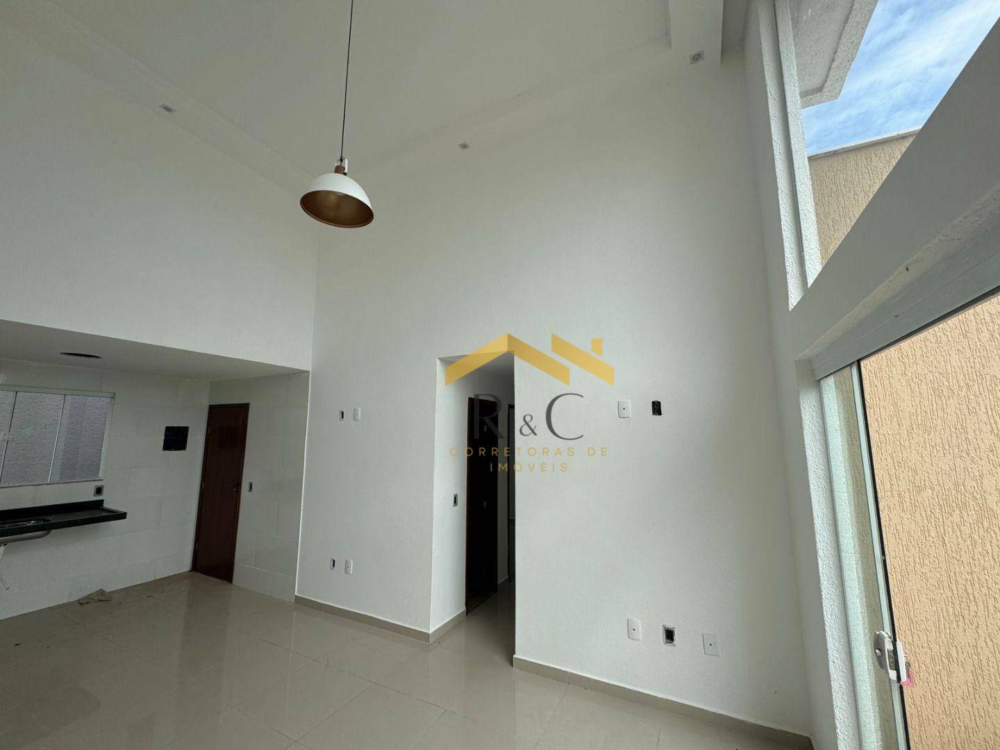 Casa à venda com 2 quartos, 62m² - Foto 4