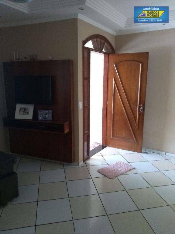 Casa à venda com 3 quartos, 193m² - Foto 2