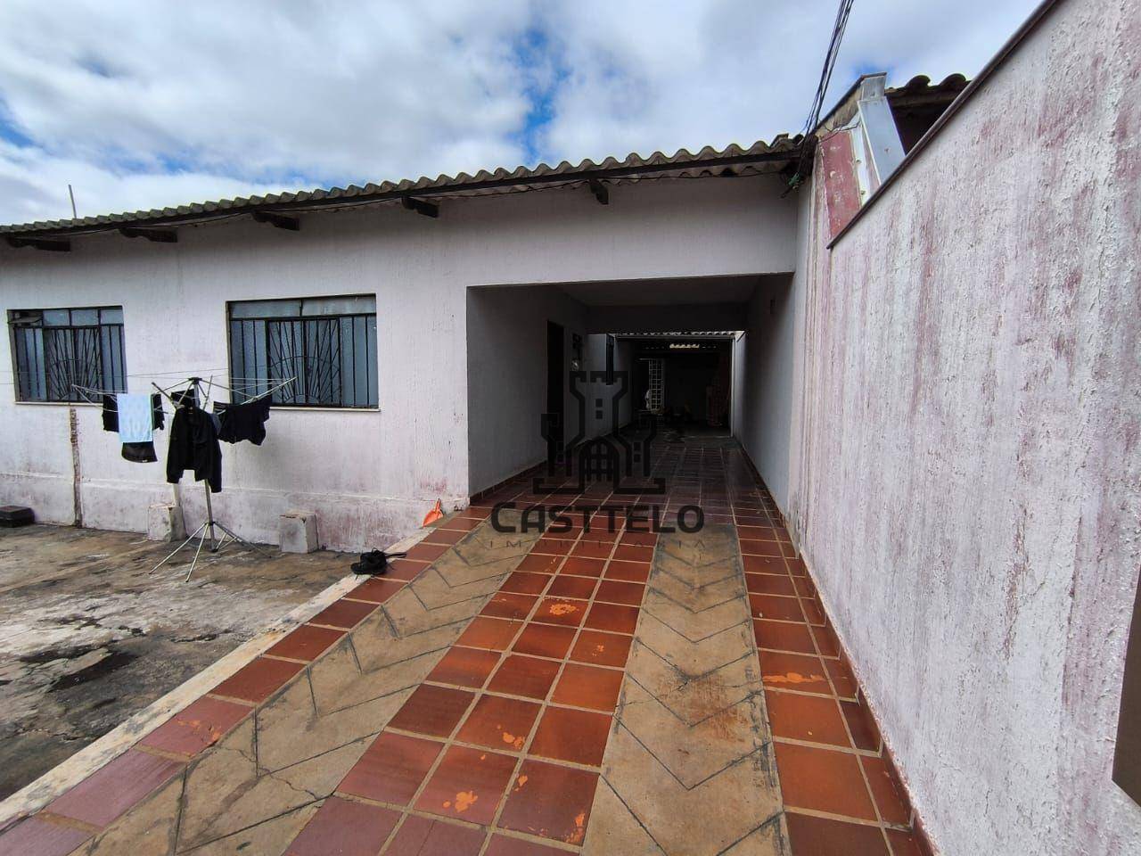 Casa à venda com 3 quartos, 190m² - Foto 1