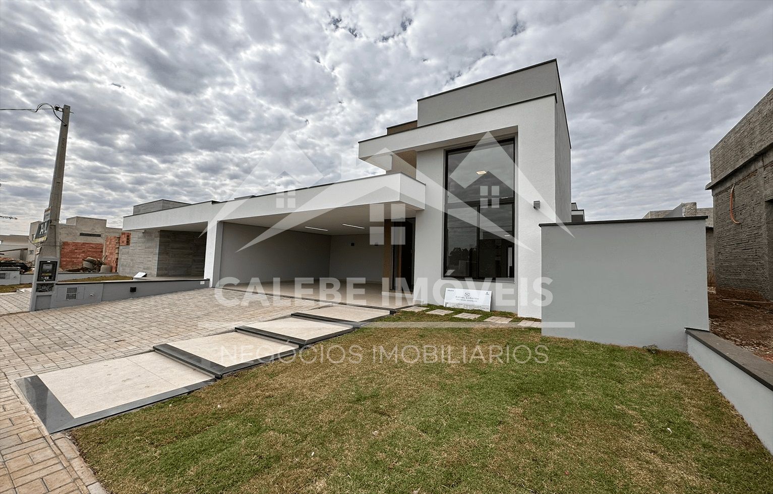 Casa de Condomínio à venda com 3 quartos, 202m² - Foto 2