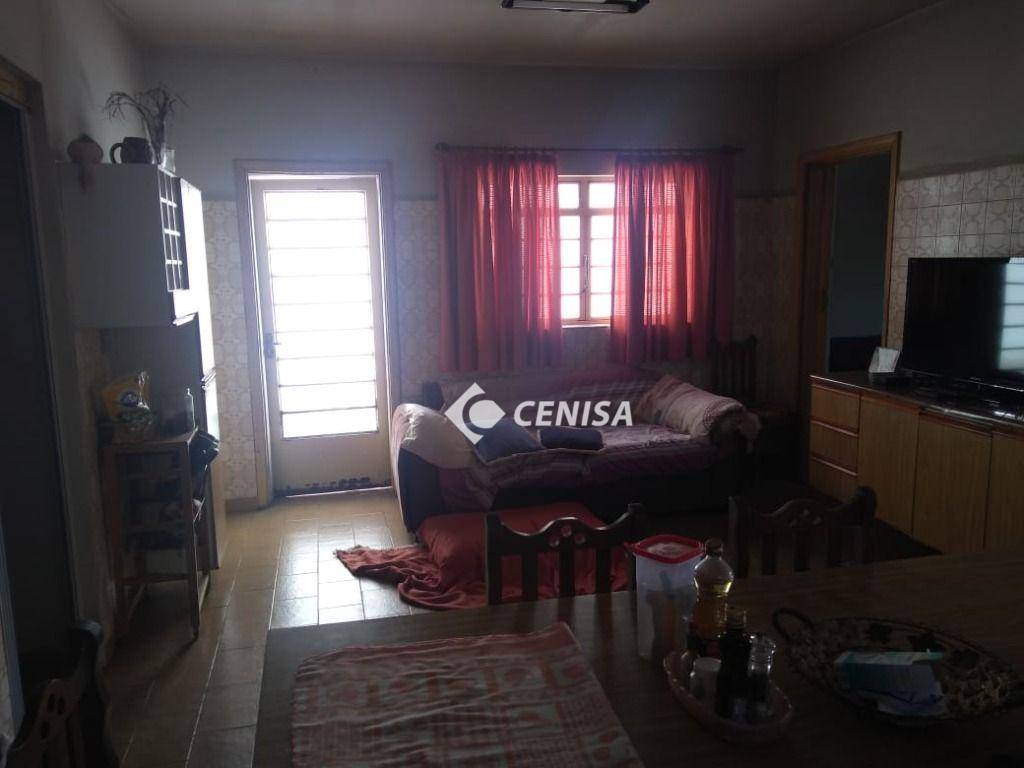 Casa à venda com 4 quartos, 220m² - Foto 2