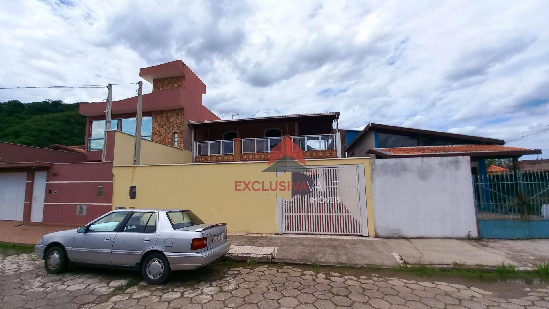 Casa à venda com 5 quartos, 232m² - Foto 3