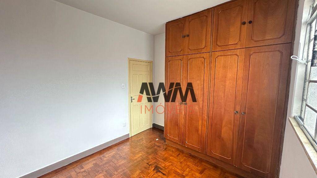 Casa à venda com 4 quartos, 380m² - Foto 13