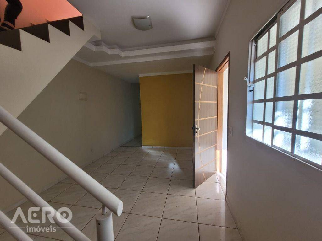 Casa à venda com 4 quartos, 170m² - Foto 14