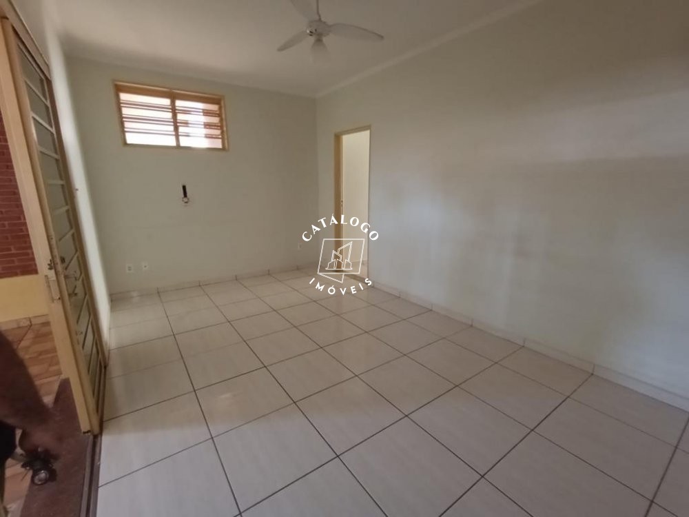 Casa à venda com 3 quartos, 250m² - Foto 2