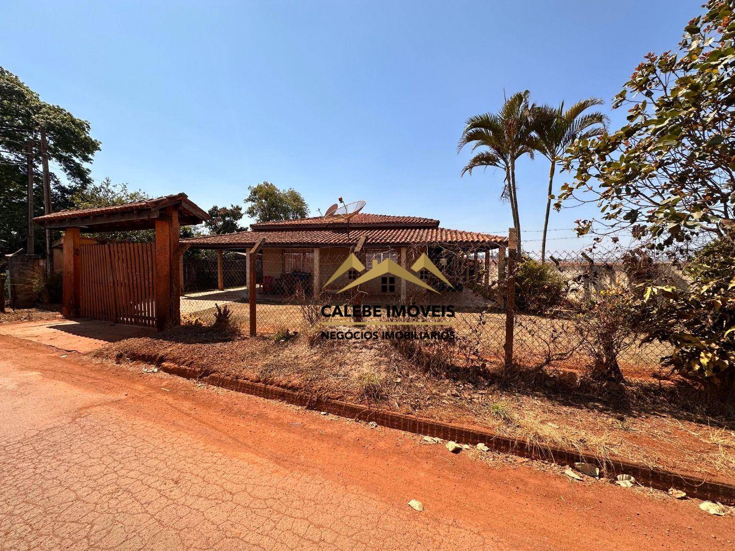 Chácara, 3 quartos, 1800 m² - Foto 1