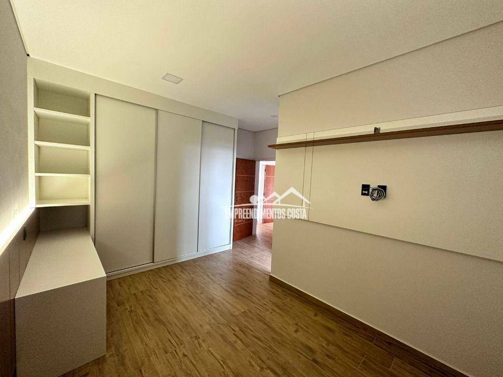 Casa de Condomínio à venda com 3 quartos, 220m² - Foto 3