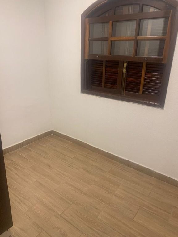 Casa à venda com 3 quartos, 200m² - Foto 5