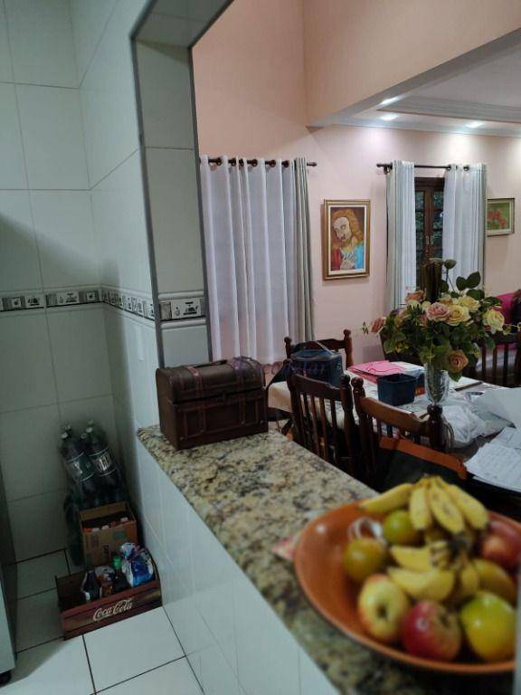 Casa de Condomínio à venda com 4 quartos, 200m² - Foto 11