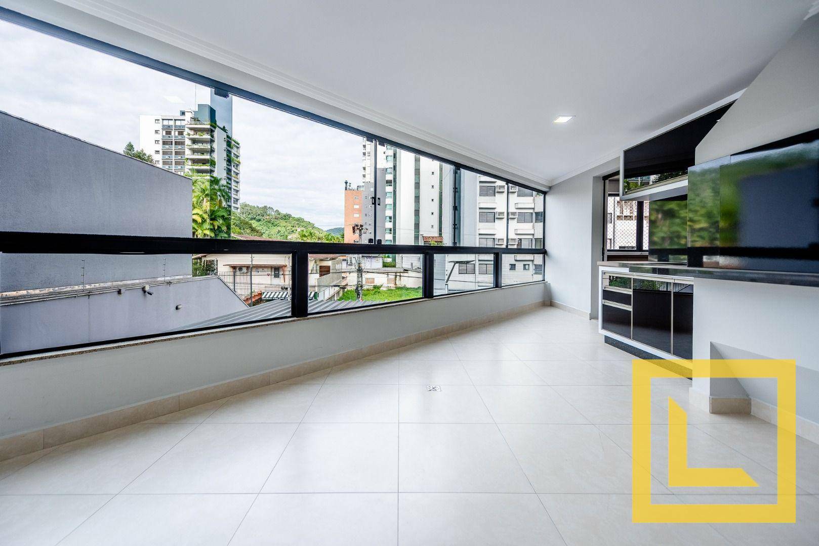 Apartamento à venda com 3 quartos, 234m² - Foto 5