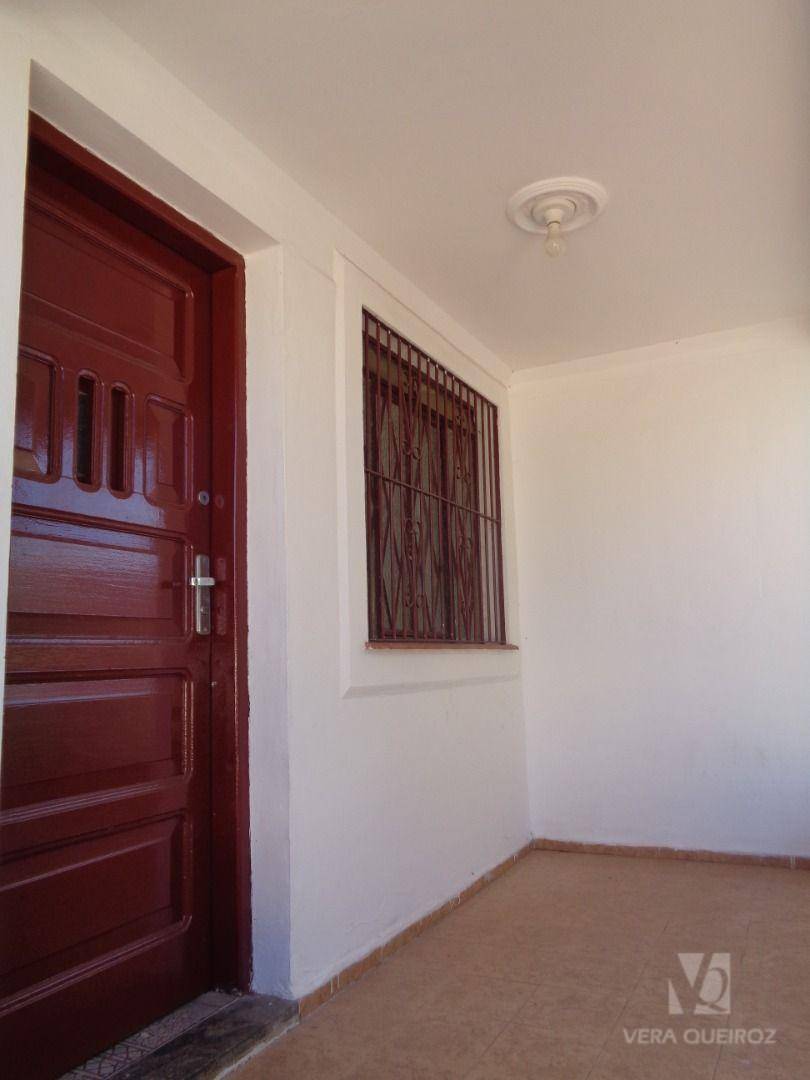 Casa à venda com 3 quartos, 100m² - Foto 2