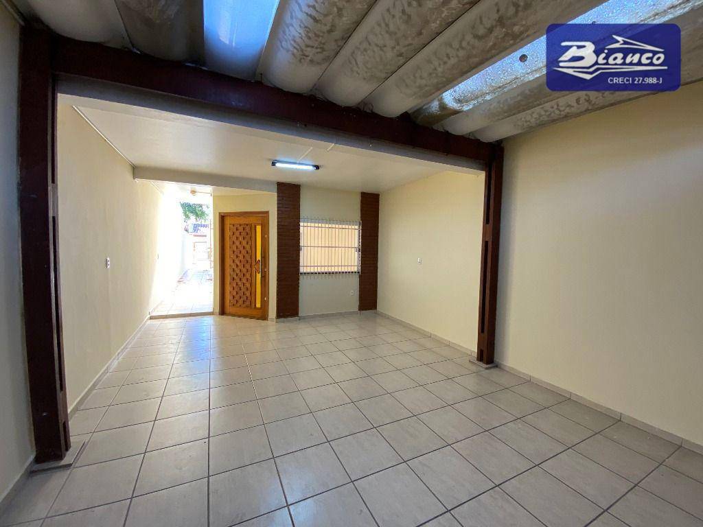 Sobrado para alugar com 3 quartos, 218m² - Foto 2