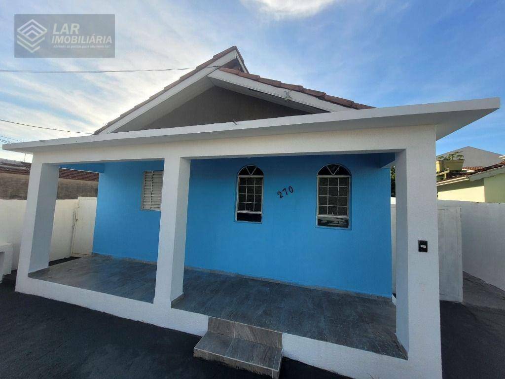 Casa para alugar com 3 quartos, 120m² - Foto 1