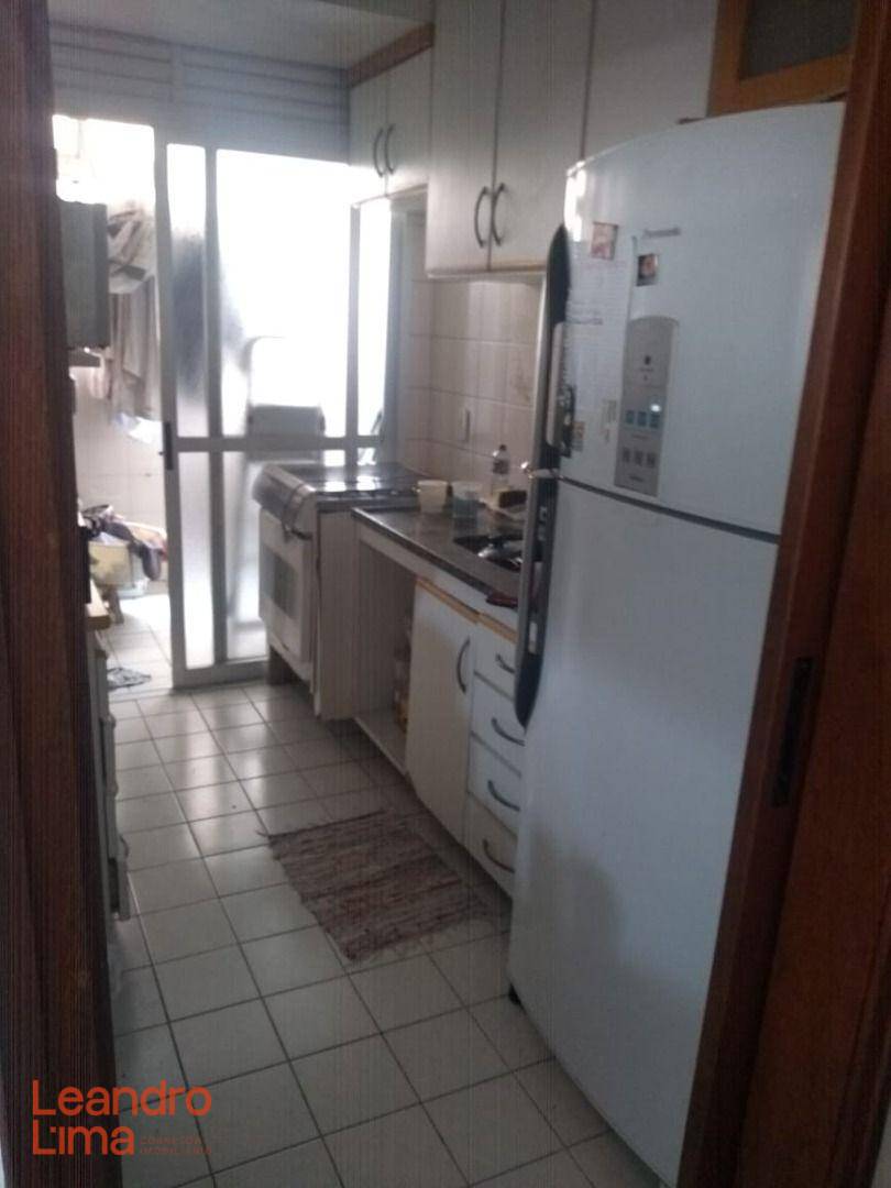 Apartamento para alugar com 3 quartos, 70m² - Foto 6