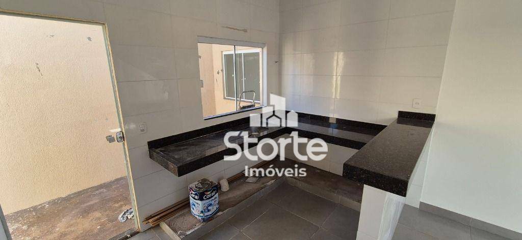 Casa à venda com 3 quartos, 72m² - Foto 2