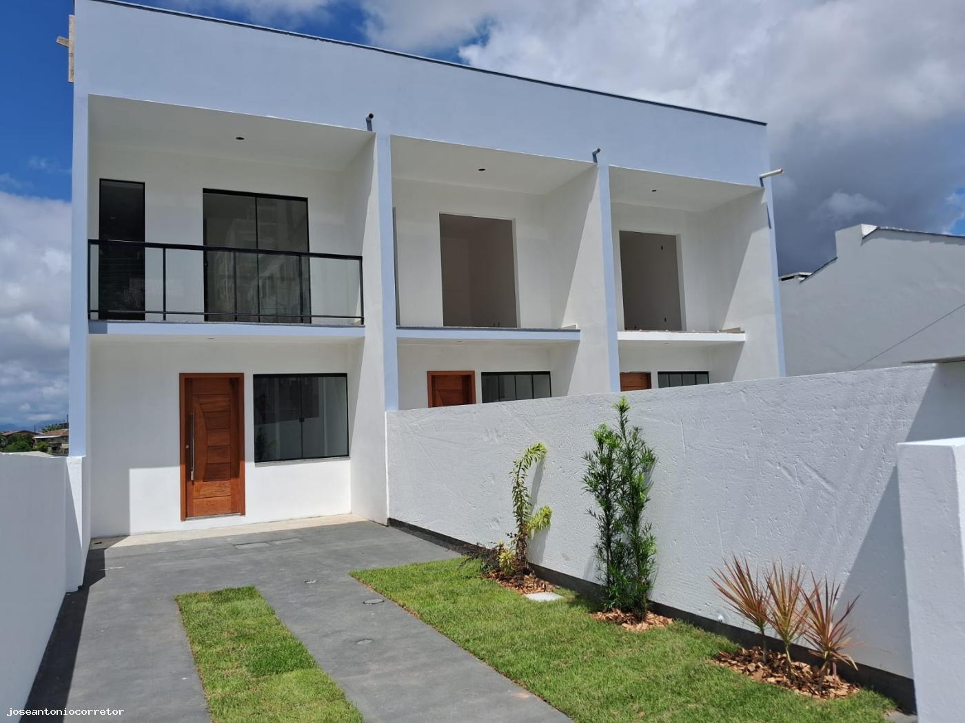 Casa à venda com 2 quartos, 125m² - Foto 2