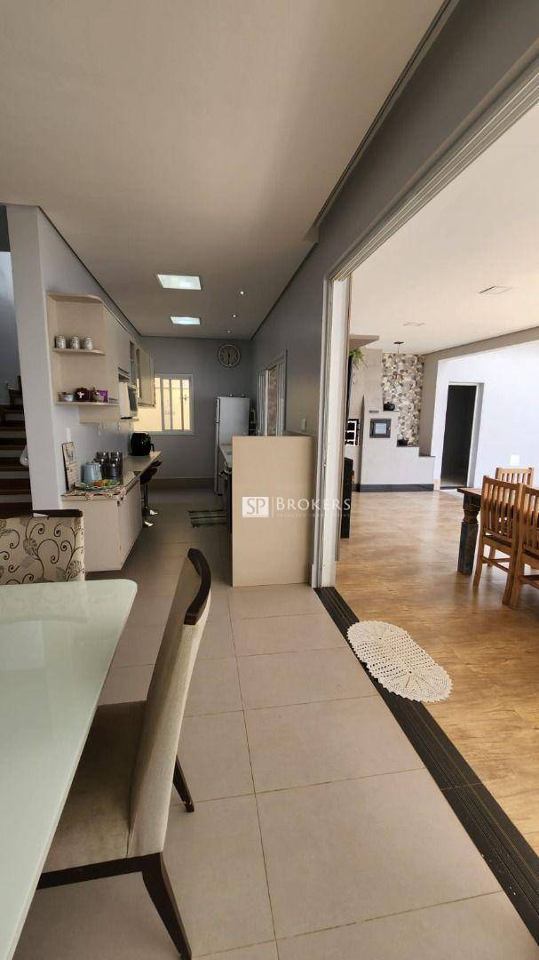 Casa de Condomínio à venda com 3 quartos, 290m² - Foto 4