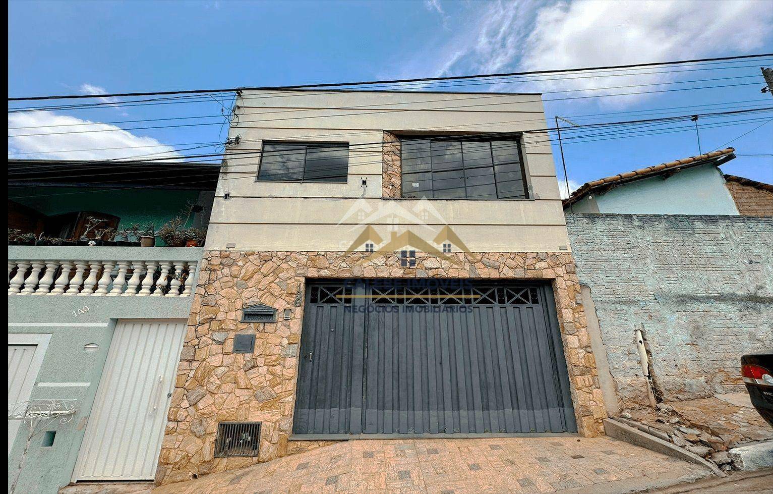 Sobrado à venda com 5 quartos, 295m² - Foto 1