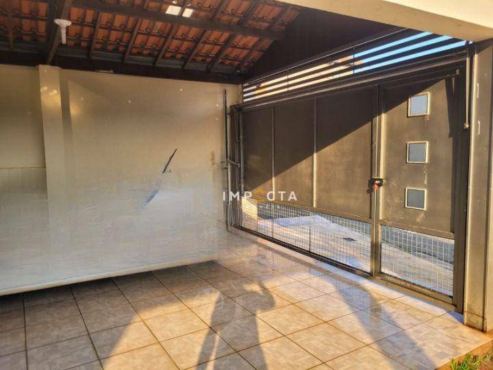 Casa à venda com 3 quartos, 197m² - Foto 1