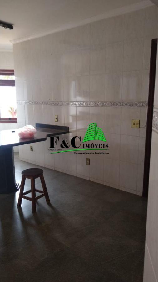 Casa à venda com 4 quartos, 300m² - Foto 15