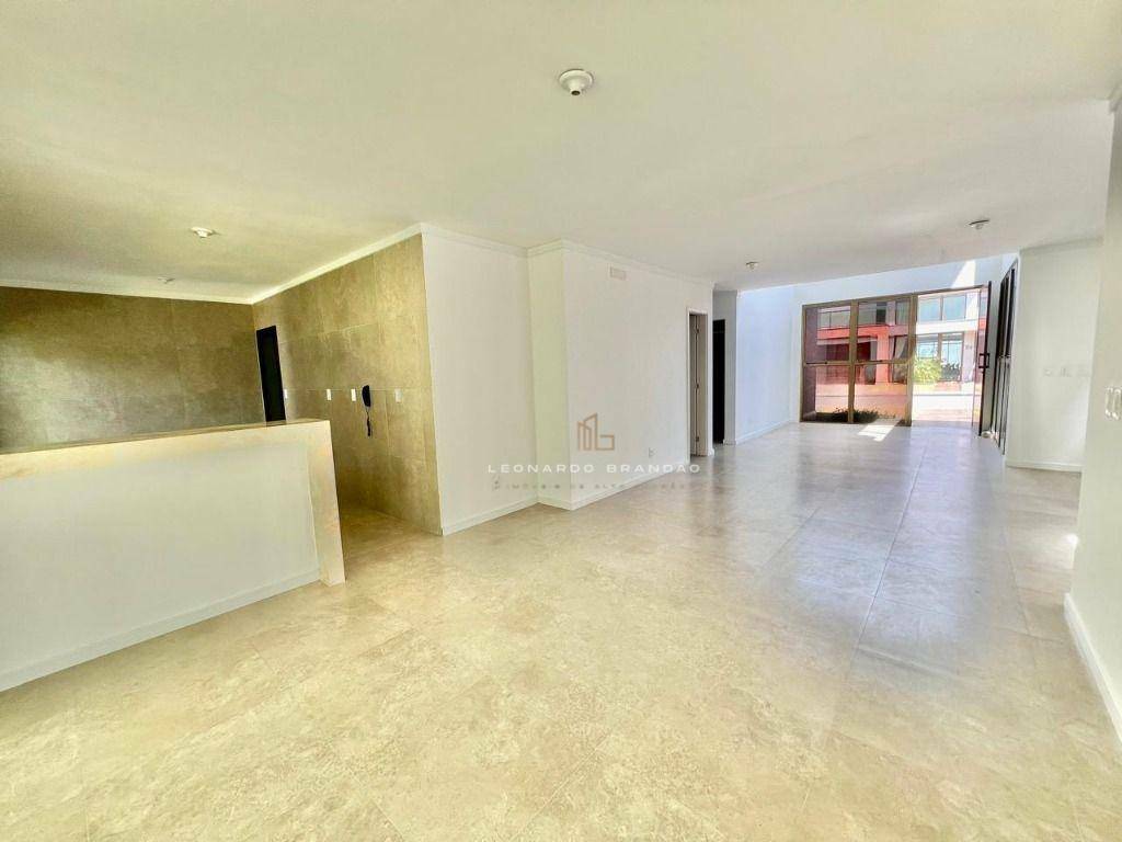 Casa de Condomínio à venda com 3 quartos, 236m² - Foto 5