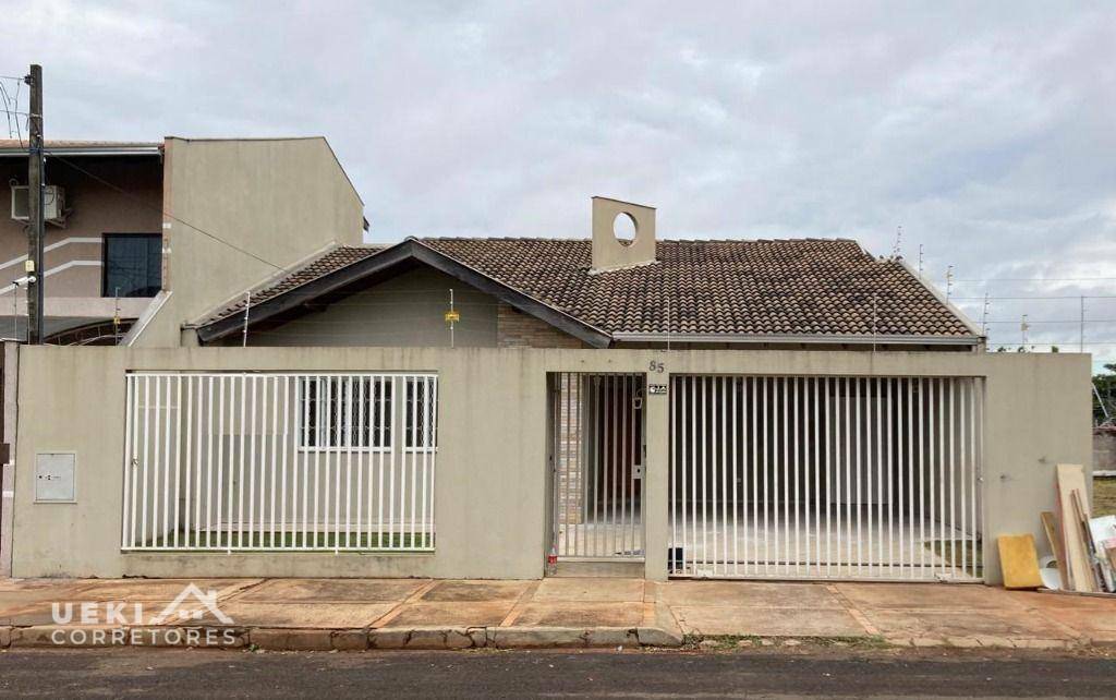 Casa à venda com 3 quartos, 195m² - Foto 1